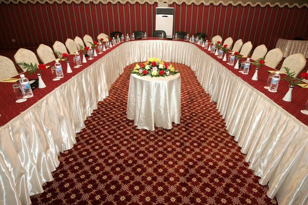 Dammam Hotel Eksteriør billede